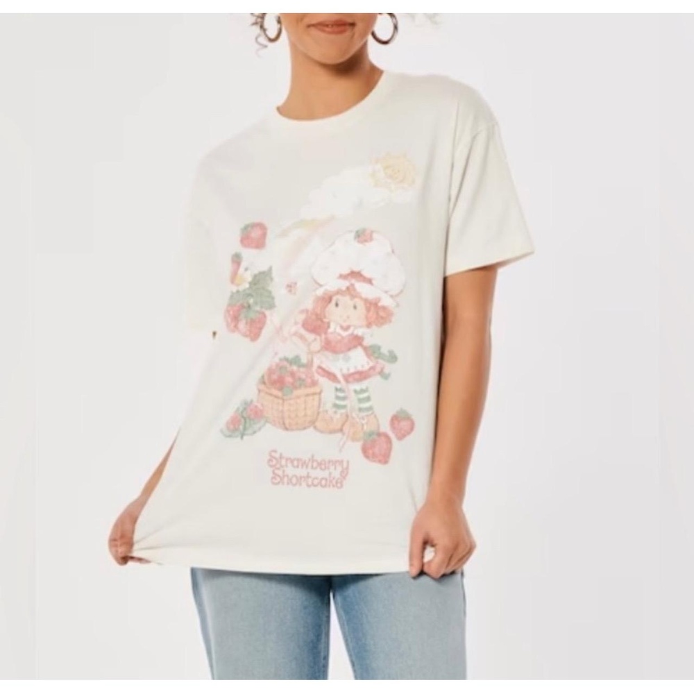 Hollister Cream Strawberry Shortcake Graphic Tee